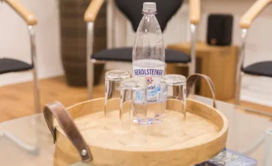 Wasser im Wartezimmer